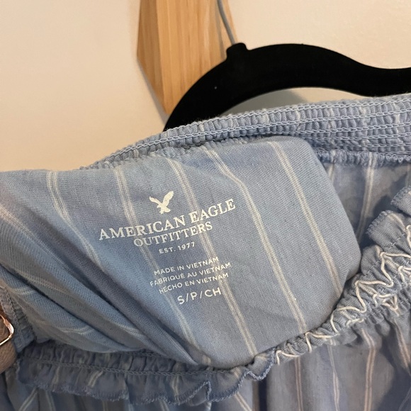 3/$20 ☀️ AE Off the Shoulder Shirt - Small - Picture 2 of 5